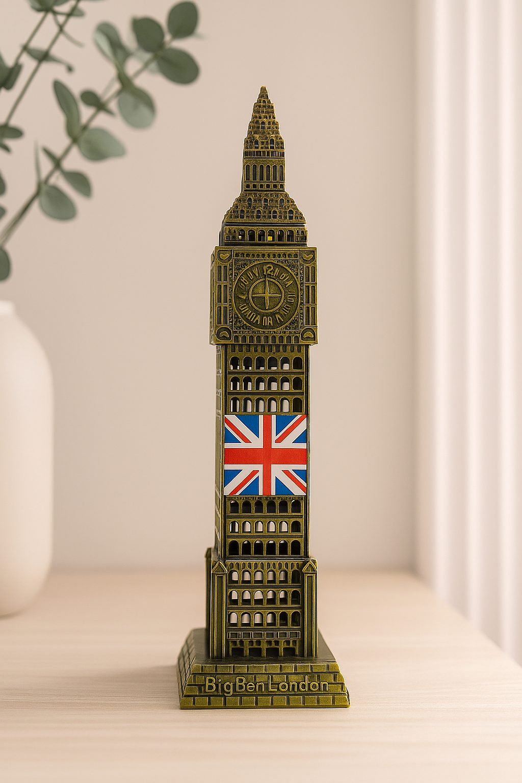 20250904_0016_Elegant20Product20Showcase_remix_01k48e9t1ff61vfshenreb34xy.png Miniature Big Ben Tower Showpiece - London Decor - Image 1
